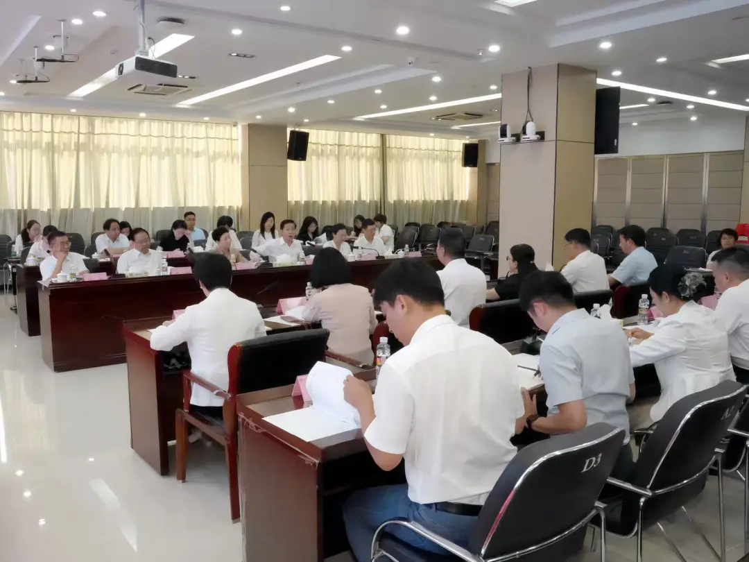 时间不等人、历史不等人——我校召开党政专题会研究一附院改革工作
