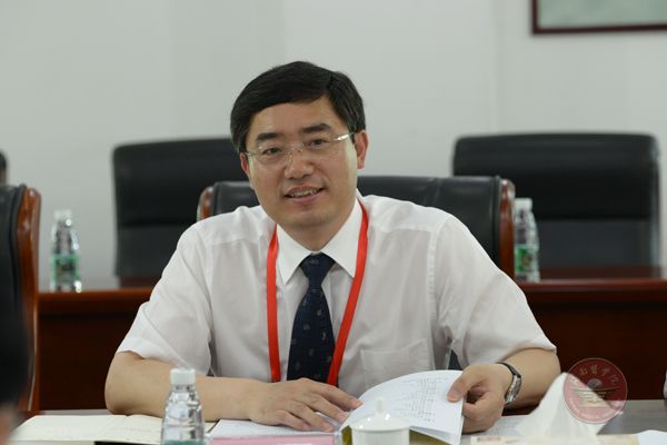 闻德亮组长了解我校的发展情况.JPG