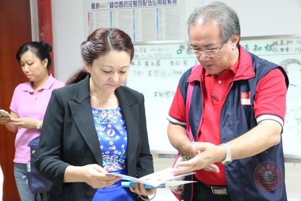 与李丽院长讨论.jpg
