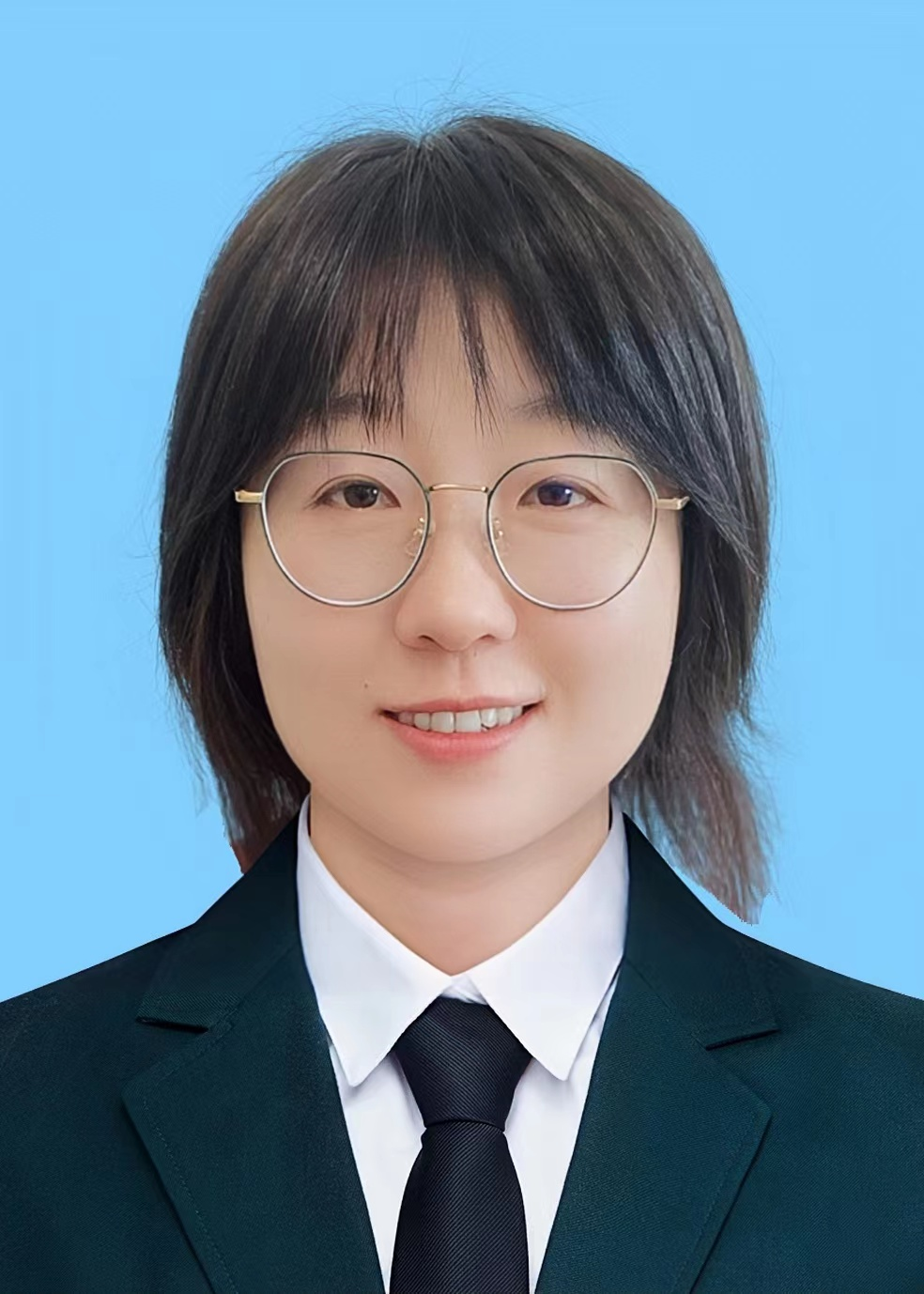 张莹