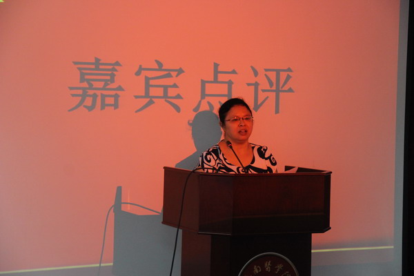 1447897212620518.jpg 人文社科部邓少柳老师点评此次辩论赛_缩小大小.JPG