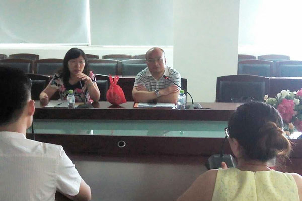 1431574104124895.jpg 顾璇副主任、董钧副主任跟学生交流-2.jpg