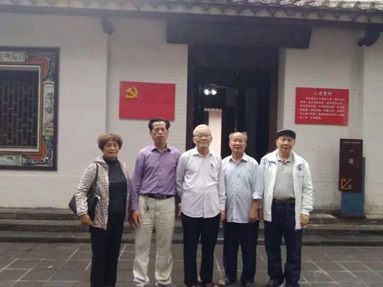 说明: E:\离退休工作部\2018\上网材料\相片\退休第四支部2018年11月27日活动相片\微信图片_20181127162308.jpg