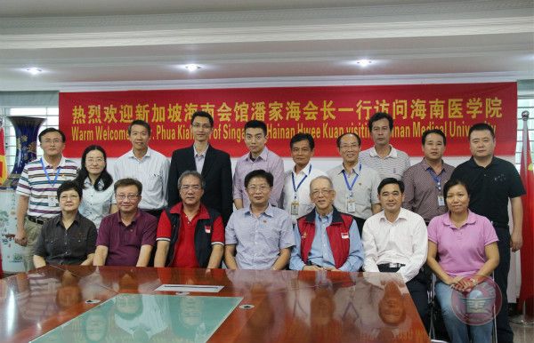 与会人员合影留念.jpg