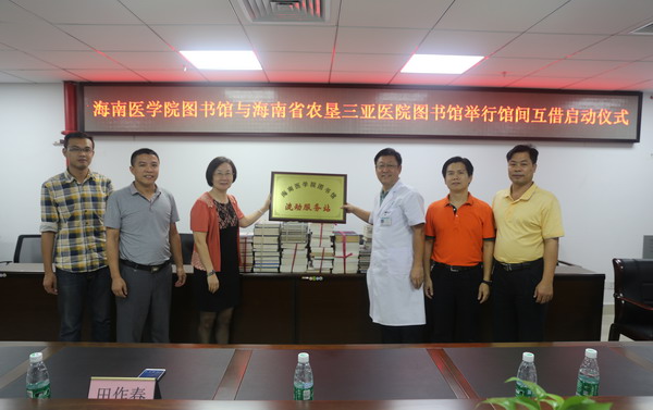 1444723644112489.jpg 与会人员合影_缩小大小.jpg