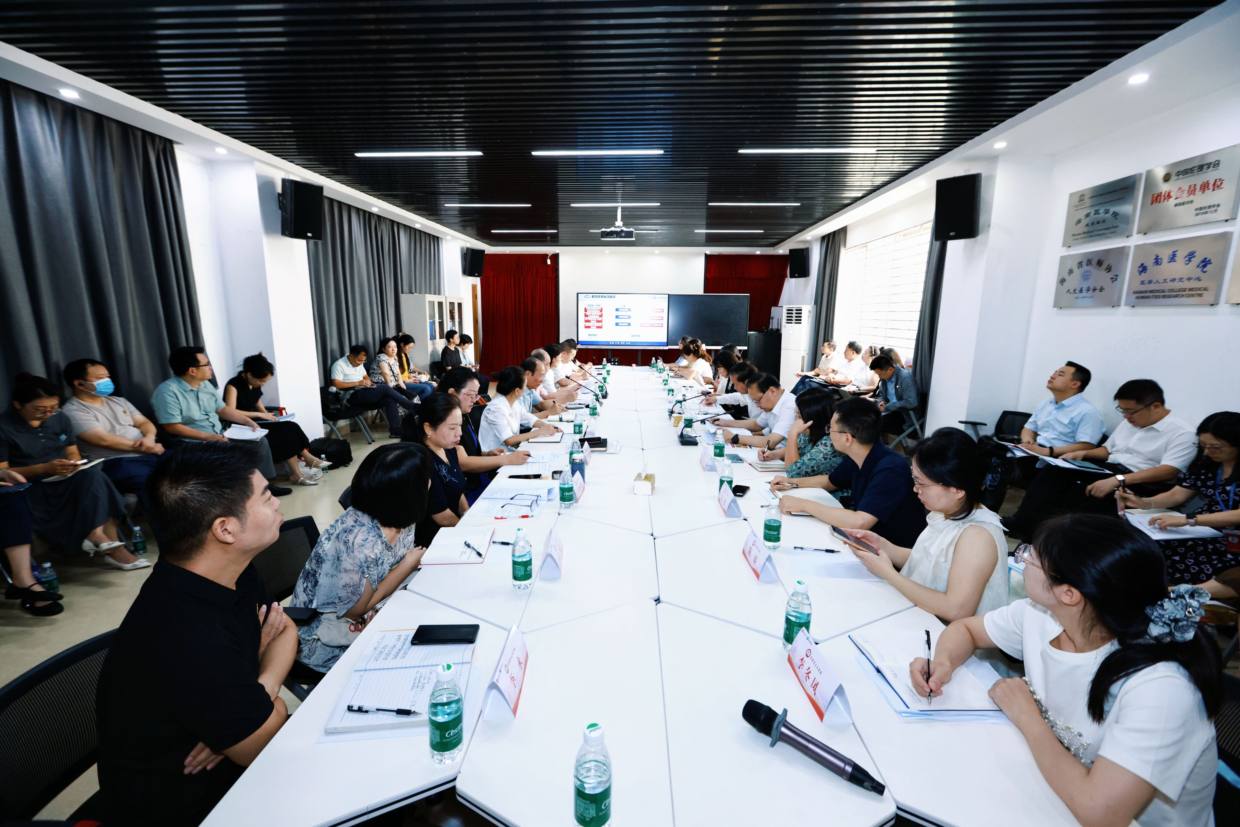 校长陈国强一行调研马克思主义学院