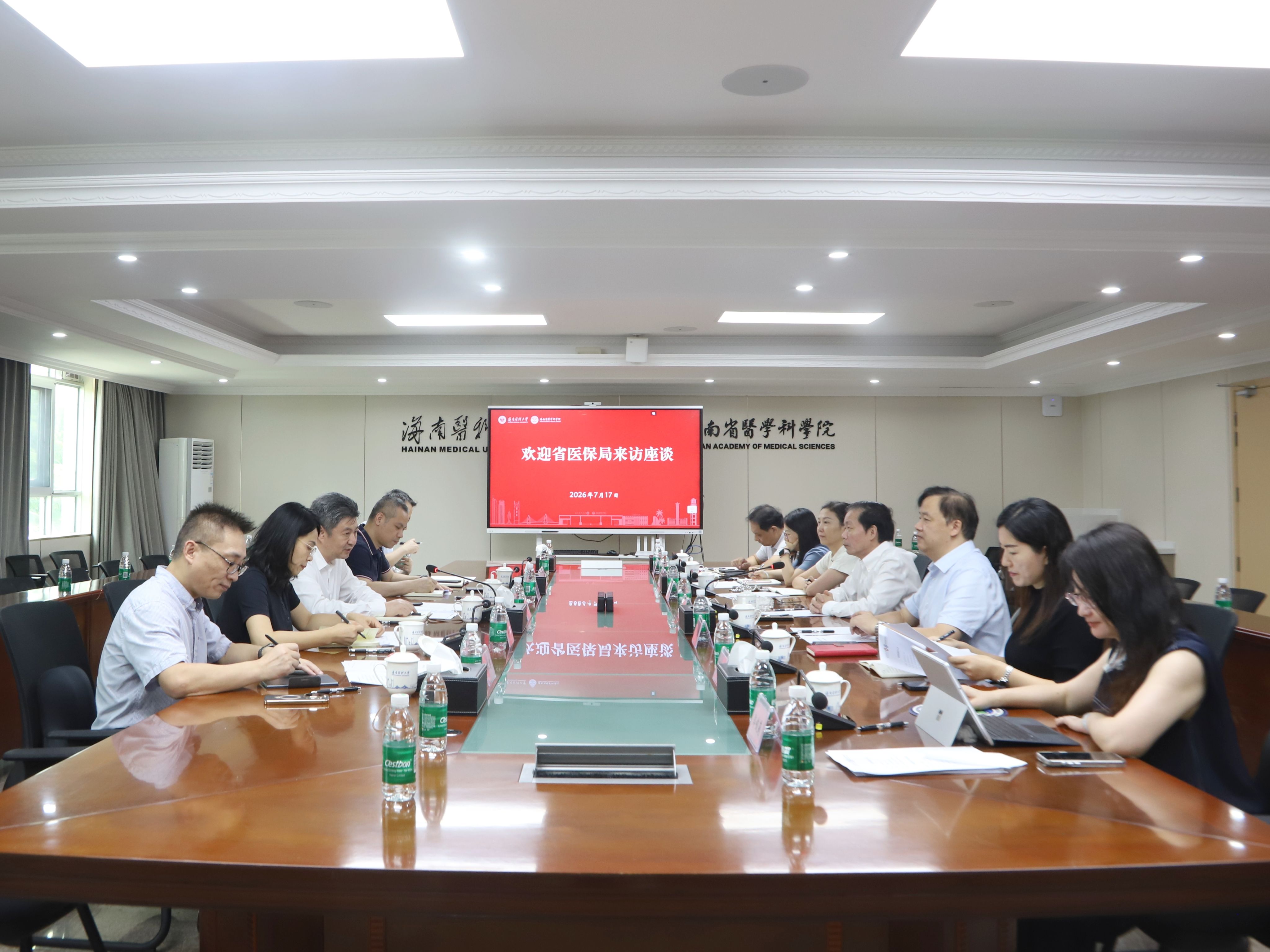 省医保局局长苏金明一行到我校访问