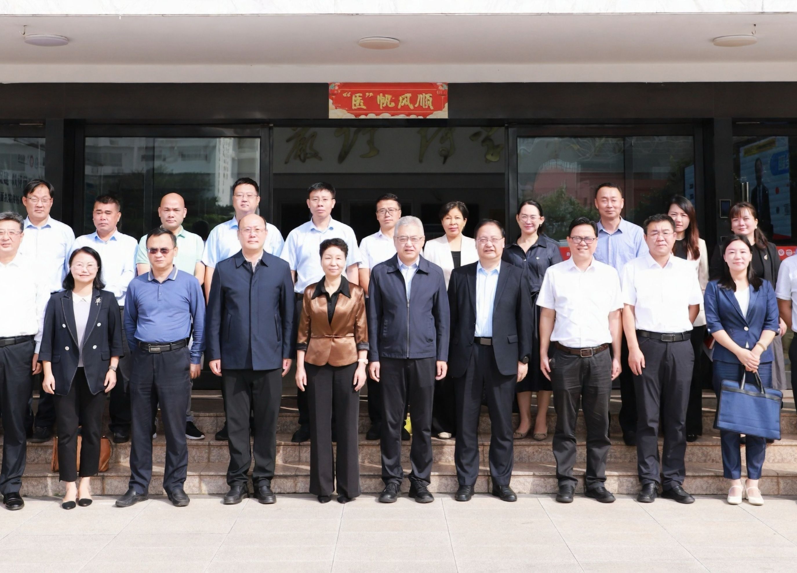 琼台师范学院校长李宇飞一行访问我校